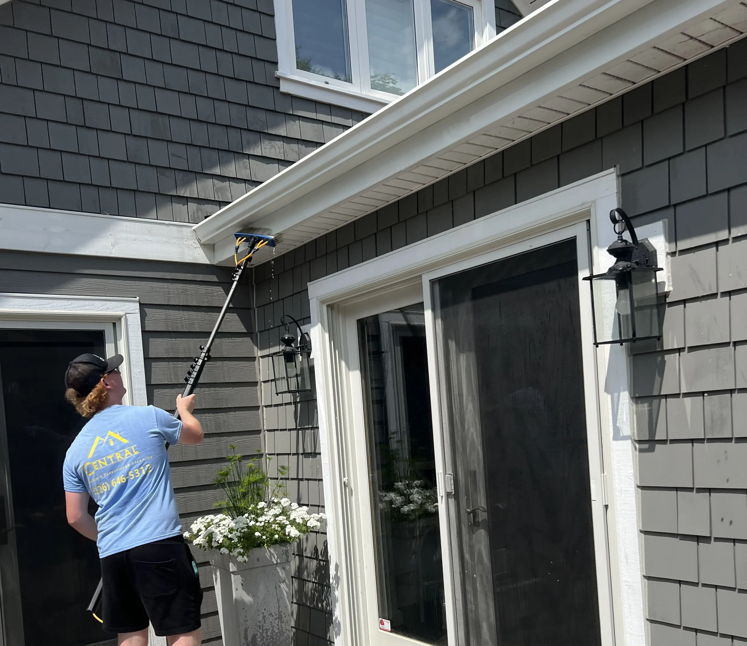 Central Window and Eaves Cleaning photo 6